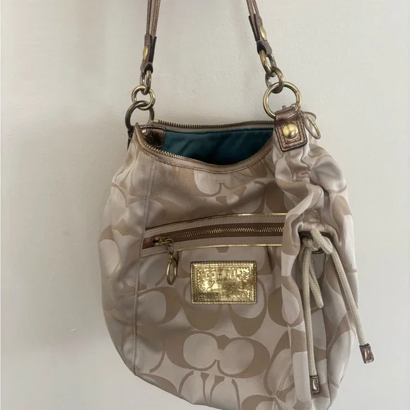 Coach Poppy drawstring Signature Beige and Tan Shoulder Bag - Picture 4 of 17
